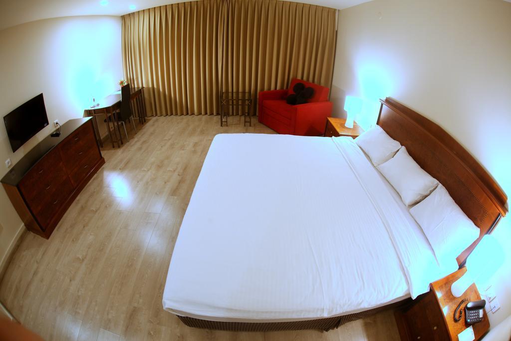 Avia Hotel & Resort Yehud-Monosson Extérieur photo
