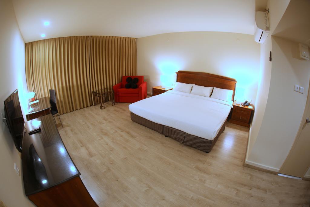Avia Hotel & Resort Yehud-Monosson Extérieur photo