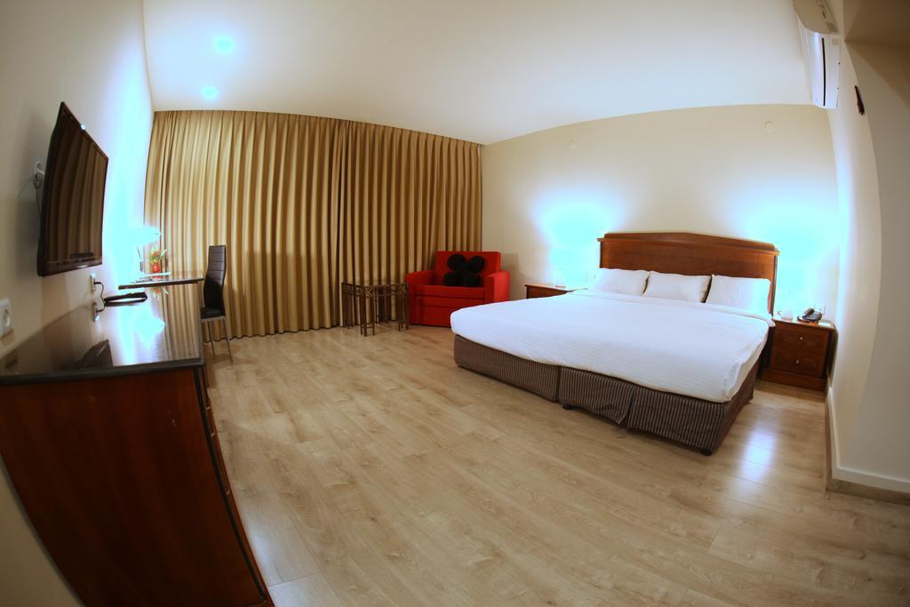 Avia Hotel & Resort Yehud-Monosson Extérieur photo