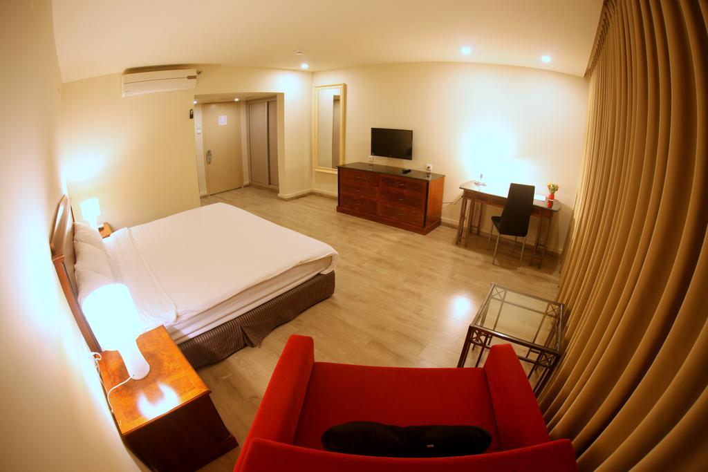 Avia Hotel & Resort Yehud-Monosson Extérieur photo