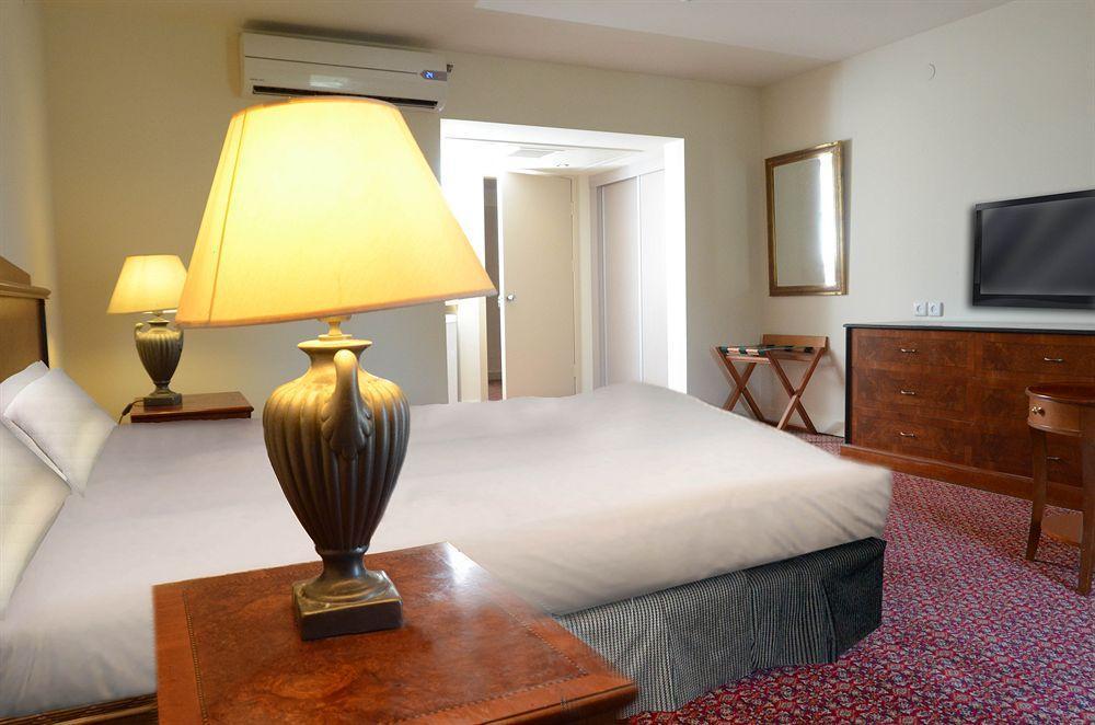 Avia Hotel & Resort Yehud-Monosson Extérieur photo