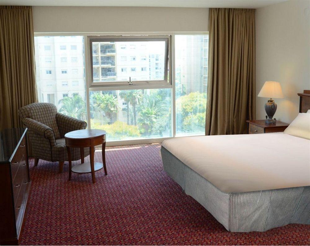 Avia Hotel & Resort Yehud-Monosson Extérieur photo