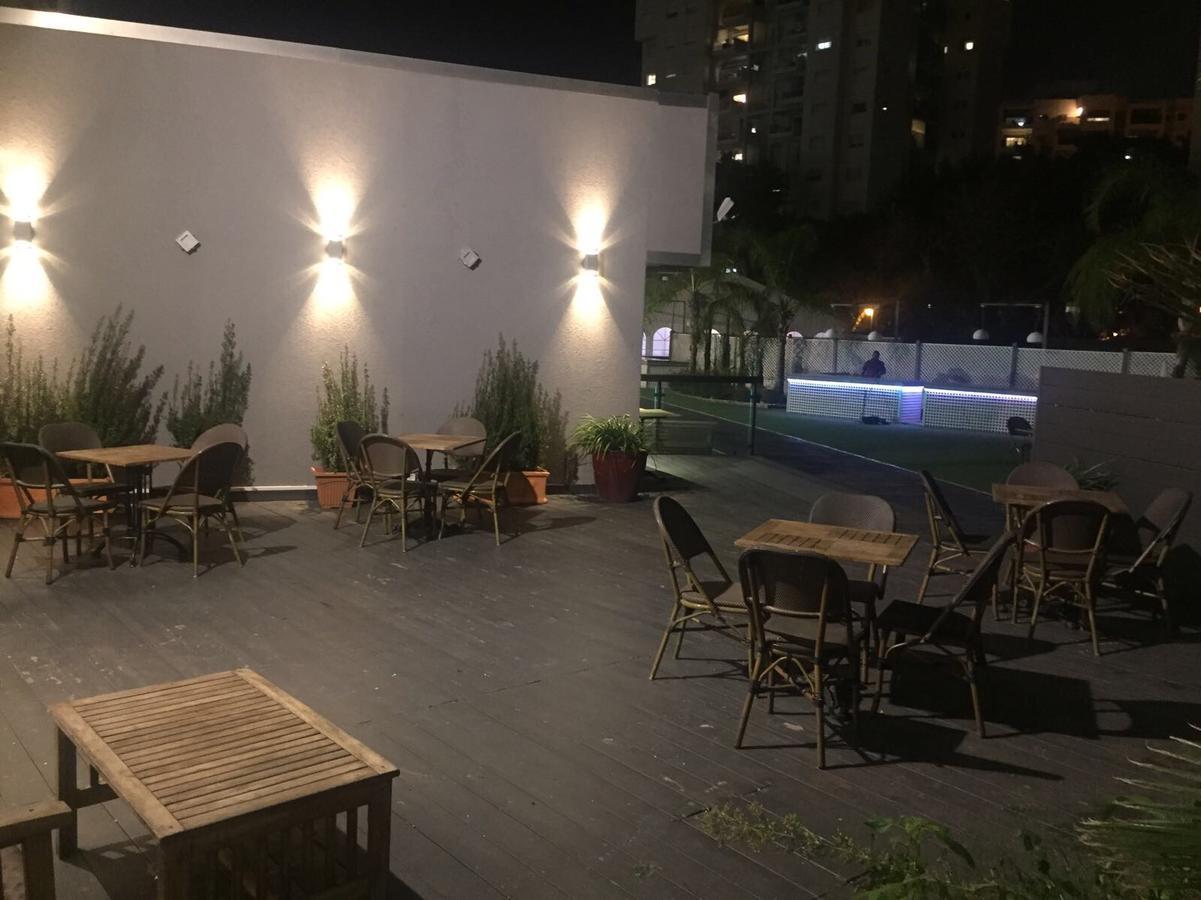 Avia Hotel & Resort Yehud-Monosson Extérieur photo