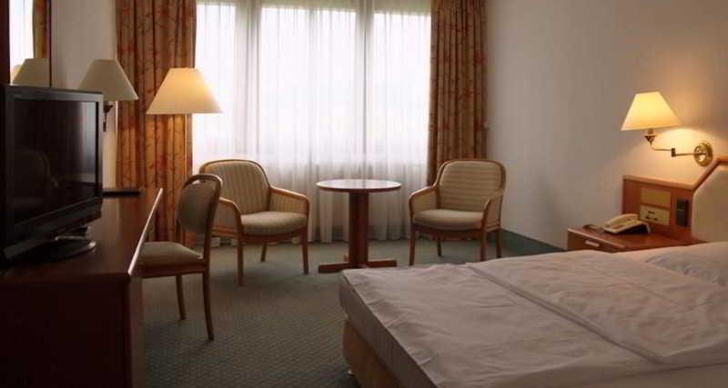 Avia Hotel & Resort Yehud-Monosson Extérieur photo