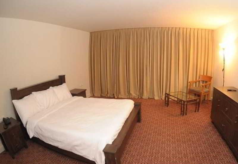 Avia Hotel & Resort Yehud-Monosson Extérieur photo