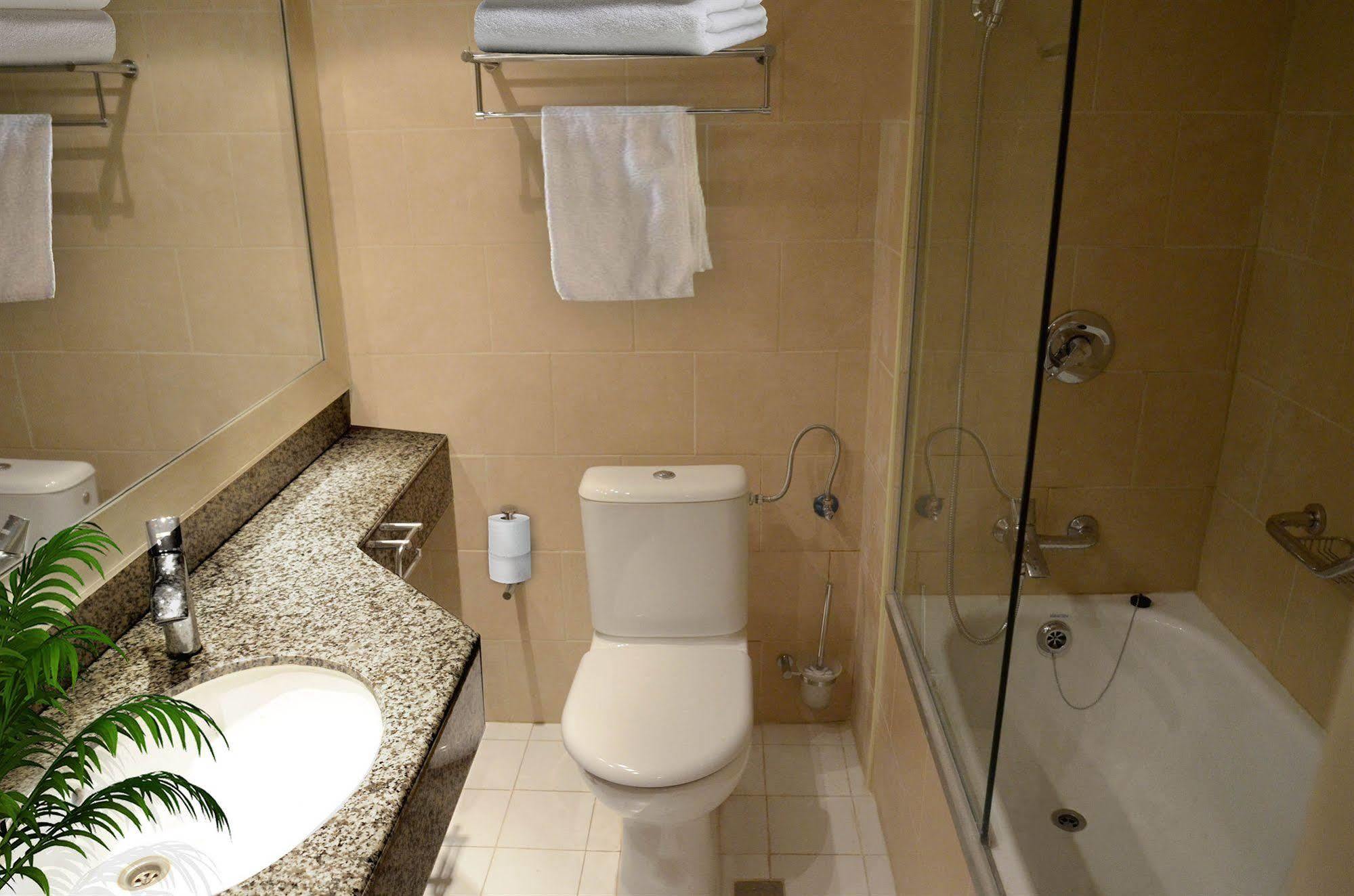Avia Hotel & Resort Yehud-Monosson Extérieur photo