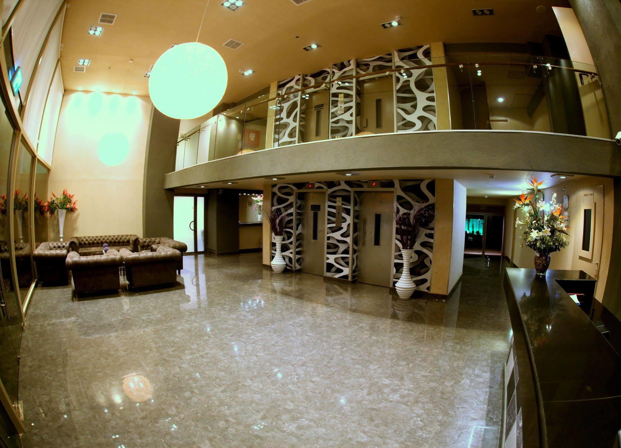 Avia Hotel & Resort Yehud-Monosson Extérieur photo