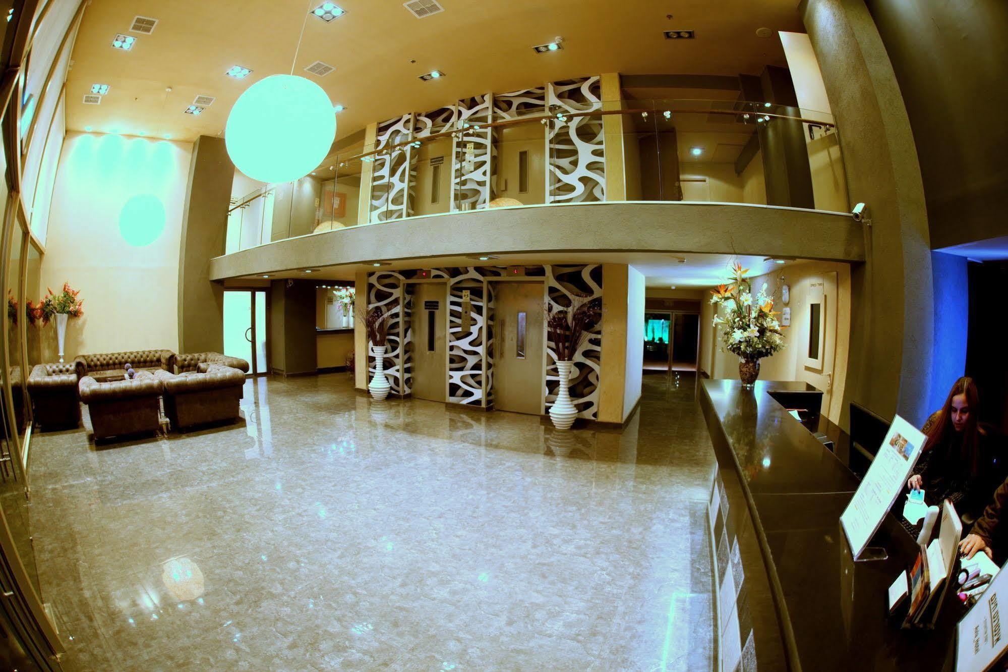 Avia Hotel & Resort Yehud-Monosson Extérieur photo