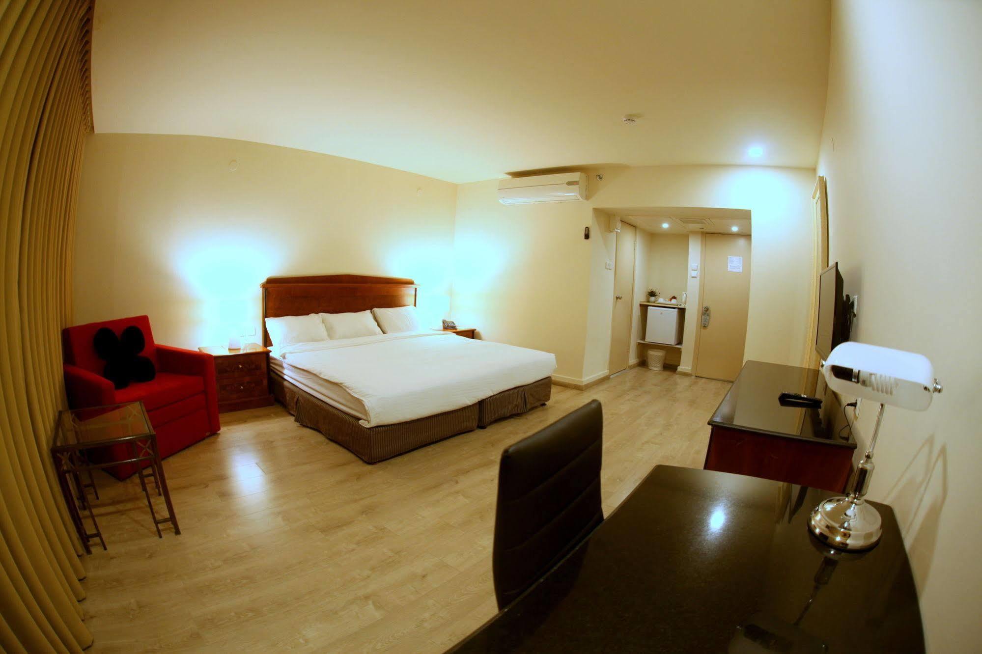 Avia Hotel & Resort Yehud-Monosson Extérieur photo