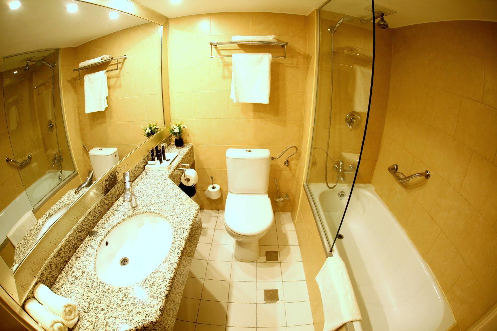 Avia Hotel & Resort Yehud-Monosson Extérieur photo